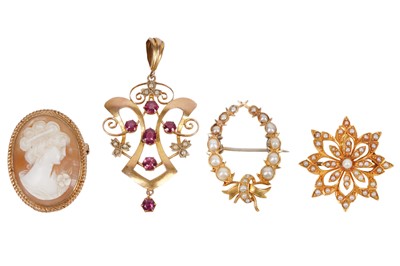 Lot 54 - FOUR BROOCHES