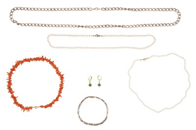 Lot 49 - A GROUP OF SILVER, COSTUME, PEARL AND CORAL JEWELLERY
