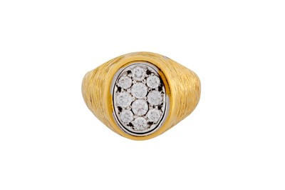 Lot 176 - KUTCHINSKY Ι A DIAMOND RING, CIRCA 1977