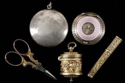 Lot 296 - A collection of small fine antique Solid...