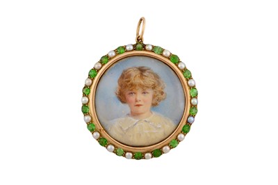 Lot 53 - A PERIDOT AND SEED PEARL MINIATURE PENDANT