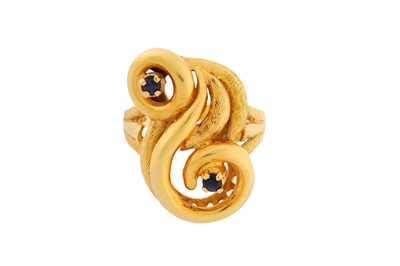 Lot 179 - A SAPPHIRE RING