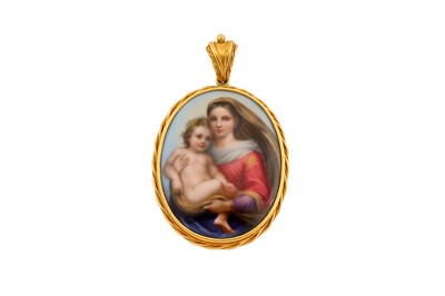 Lot 33 - AN ENAMEL PENDANT