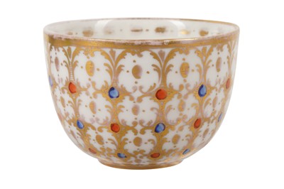 Lot 195 - A MARCOLINI PERIOD MEISSEN PORCELAIN TEA BOWL, 18TH CENTURY