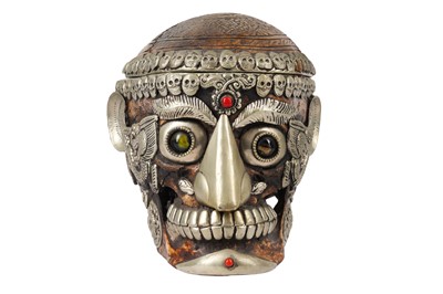 Lot 98 - A TIBETAN KAPALA HUMAN SKULL WITH WHITE METAL MOUNTS, EARLY 20TH CENTURY