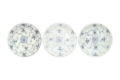 Lot 248 - A GROUP OF THREE CHINESE BLUE AND WHITE TEK SING CARGO DISHES