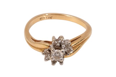 Lot 6 - A DIAMOND RING