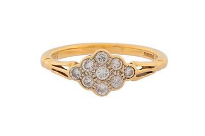 Lot 21 - A DIAMOND RING