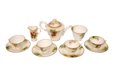 Lot 186 - AN EDWARDIAN HAND PAINTED ROYAL WORCESTER TEA SERVICE, DATE MARK FOR 1907