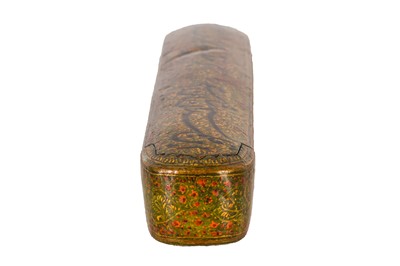 Lot 30 - PAPIER MACHE LAQUERWARE PEN BOX (CALAMDAN)