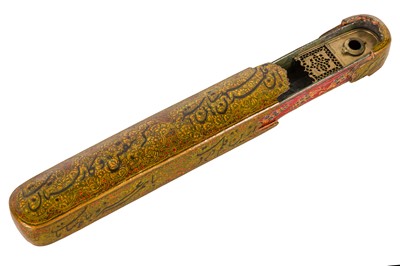 Lot 30 - PAPIER MACHE LAQUERWARE PEN BOX (CALAMDAN)
