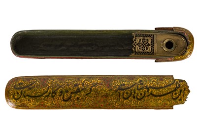 Lot 30 - PAPIER MACHE LAQUERWARE PEN BOX (CALAMDAN)