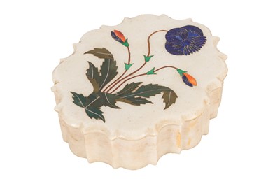 Lot 40 - A FINE PIETRA DURA BOX