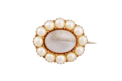 Lot 4 - A PEARL MEMORIAL BROOCH