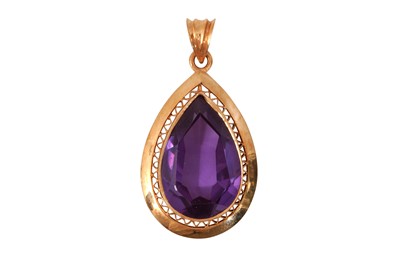 Lot 14 - A SYNTHETIC COLOUR-CHANGE SAPPHIRE PENDANT