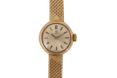 Lot 66 - A 9CT GOLD OMEGA WATCH, CIRCA 2000