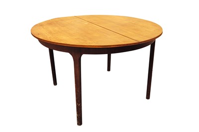Lot 394 - AN A H MCINTOSH & CO EXTENDING ROUND TABLE