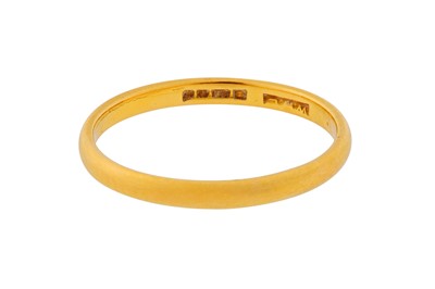 Lot 18 - A 22CT YELLOW GOLD BAND