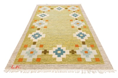 Lot 20 - A FINE SWEDISH KILIM