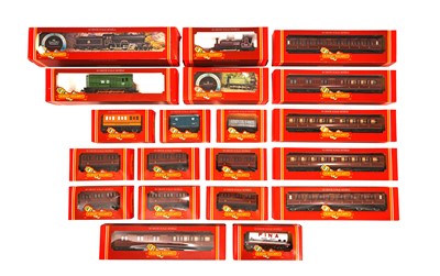 Lot 306 - A MIXED GROUP OF HORNBY OO GAUGE ROLLING STOCK AND LOCOMOTIVES
