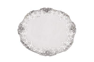 Lot 469 - A George VI sterling silver tazza or fruit stand, Sheffield 1947 by Frank Cobb and Co Ltd