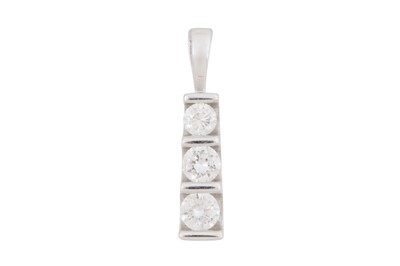 Lot 28 - A THREE-STONE DIAMOND PENDANT