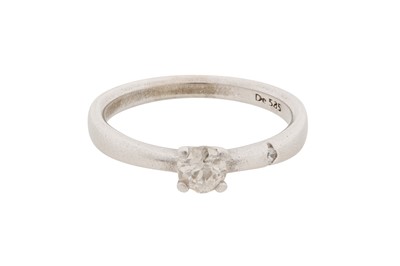 Lot 10 - A SINGLE-STONE DIAMOND RING