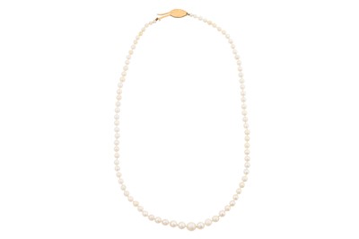 Lot 32 - A PEARL NECKLACE