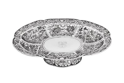 Lot 13 - A late 19th / early 20th century Chinese export silver footed bowl, Canton circa 1900, marked Sui Chang, retailed by Wang Hing