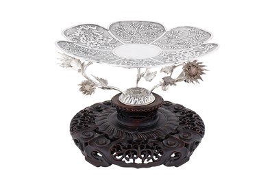 Lot 14 - A late 19th / early 20th century Chinese export silver dish on stand, Canton circa 1900, marked Ren Xin, possibly retailed by Cum Wo of Hong Kong