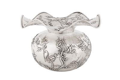 Lot 118 - An early 20th century Chinese export silver “spittoon or cuspidor” bowl, Canton circa 1920, marked Tai Chang Long, retailed by Luen Wo of Shanghai