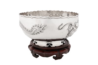 Lot 100 - An early 20th century Chinese export silver bowl, Shanghai circa 1910, marked Hou Xiang, retailed by Wang Hing