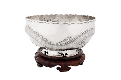 Lot 100 - An early 20th century Chinese export silver bowl, Shanghai circa 1910, marked Hou Xiang, retailed by Wang Hing