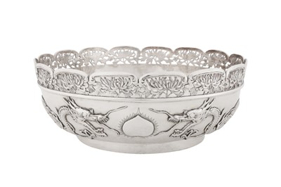 Lot 7 - An early 20th century Chinese export silver bowl, Shanghai circa 1910, marked Hou Xiang, retailed by Hung Chong of Shanghai