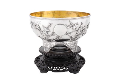 Lot 5 - An early 20th century Chinese export silver bowl, Hong Kong circa 1920, marked Yong Sheng Long, retailed by Taylor and Co