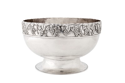 Lot 81 - An early 20th century Chinese export silver bowl, Shanghai circa 1920, marked Liang Shui, retailed by Tuck Chang