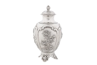 Lot 87 - A late 19th / early 20th century Chinese export silver tea caddy, Shanghai circa 1900, marked Feng Yuan, retailed by Luen Hing