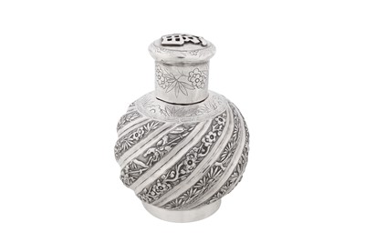 Lot 27 - A late 19th century Chinese export silver tea caddy, Jiujiang circa 1890, marked Tu Qing Yun