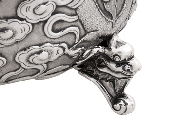 Lot 115 - An early 20th century Chinese export silver box, Canton circa 1910 marked Zhuo, retailed by Kwon Man Shing of Hong Kong