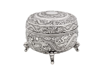 Lot 115 - An early 20th century Chinese export silver box, Canton circa 1910 marked Zhuo, retailed by Kwon Man Shing of Hong Kong