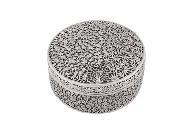 Lot 68 - An early 20th century Thai (Siamese) silver box, probably Bangkok circa 1920, marked Wan Feng