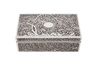 Lot 106 - An early 20th century Chinese export silver box, Shanghai circa 1910, marked Xiang Long, retailed by Hung Chong