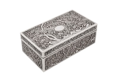 Lot 106 - An early 20th century Chinese export silver box, Shanghai circa 1910, marked Xiang Long, retailed by Hung Chong