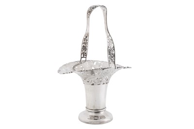 Lot 79 - An early 20th century Chinese export silver flower basket, Shanghai circa 1930, marked Yong, retailed by Yat Sun