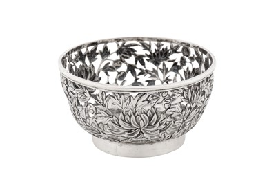 Lot 51 - A late 19th / early 20th century Chinese export silver salt or small bowl, Canton circa 1900, marked Qiu Ji, retailed by Wang Hing