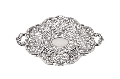 Lot 53 - A late 19th / early 20th century Chinese export silver small dish, Canton circa 1900, marked Qiu Ji, retailed by Wang Hing
