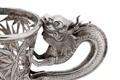 Lot 61 - A late 19th / early 20th century Chinese export silver small twin handled dish, Shanghai circa 1900, marked Yi Sheng, retailed by Luen Wo