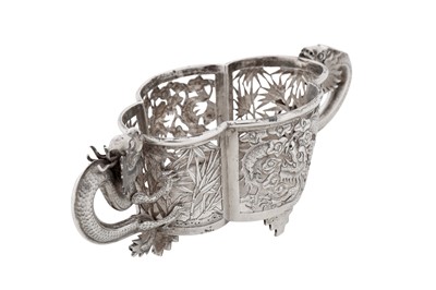 Lot 61 - A late 19th / early 20th century Chinese export silver small twin handled dish, Shanghai circa 1900, marked Yi Sheng, retailed by Luen Wo