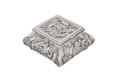 Lot 48 - A late 19th century Chinese export silver table snuff box, Canton circa 1890 retailed by Wang Hing