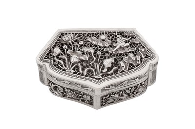 Lot 66 - An early to mid-20th century Vietnamese silver box, Huế circa 1930, marked Da Fu